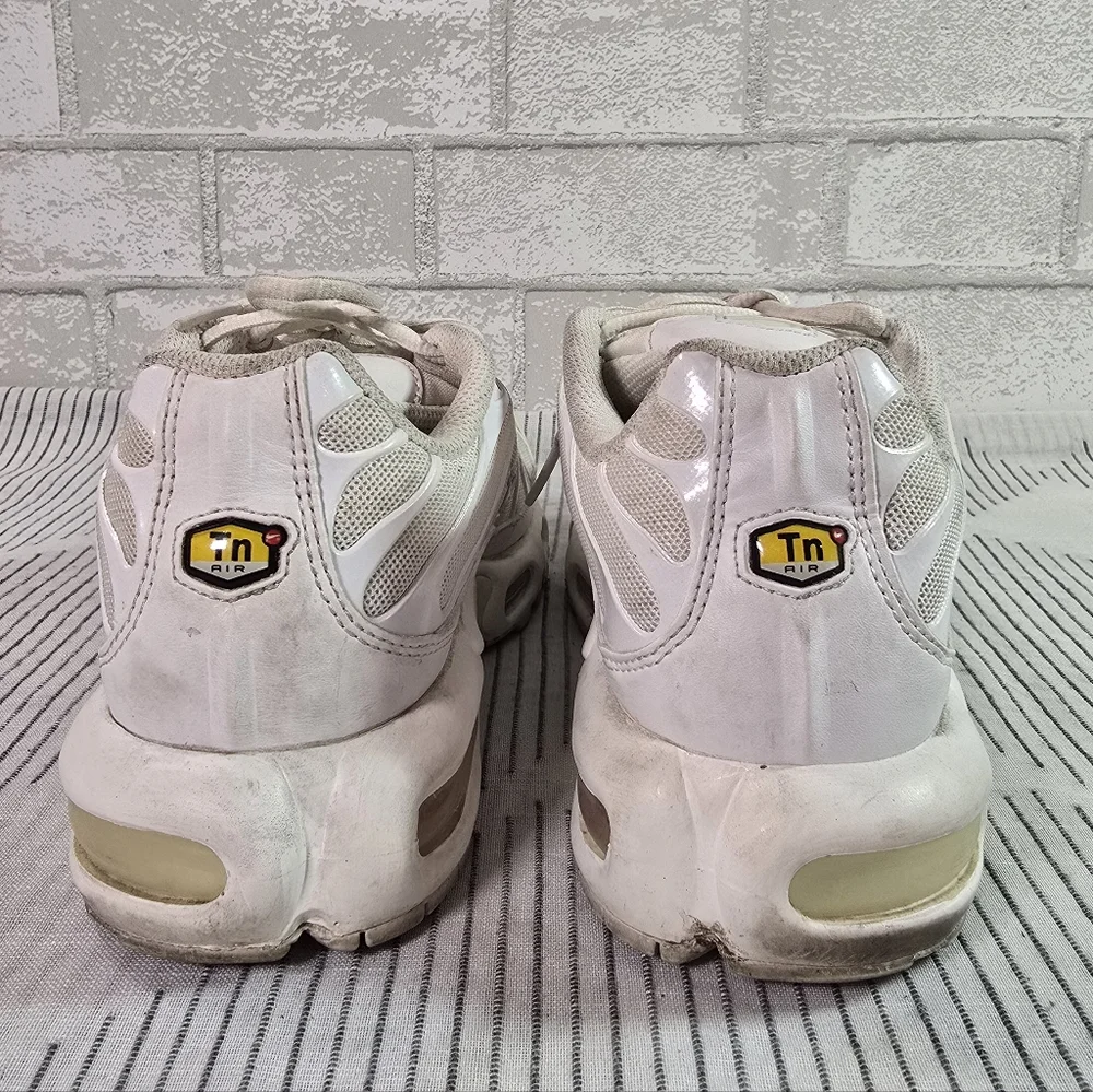 Nike Air Max Plus Women's White DM2362 100 Used w/ Box Size 9.5